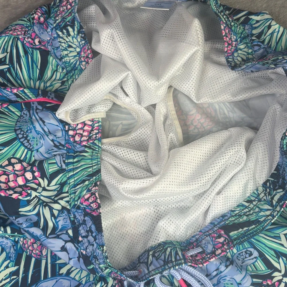 Vineyard Vines Swim Trunks Mens 2XL Blue Turtle Pineapple Tropical Board Shorts